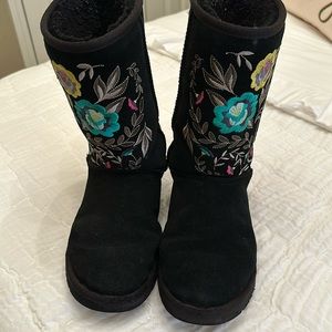 Ugh Boots size 9 Black with floral design